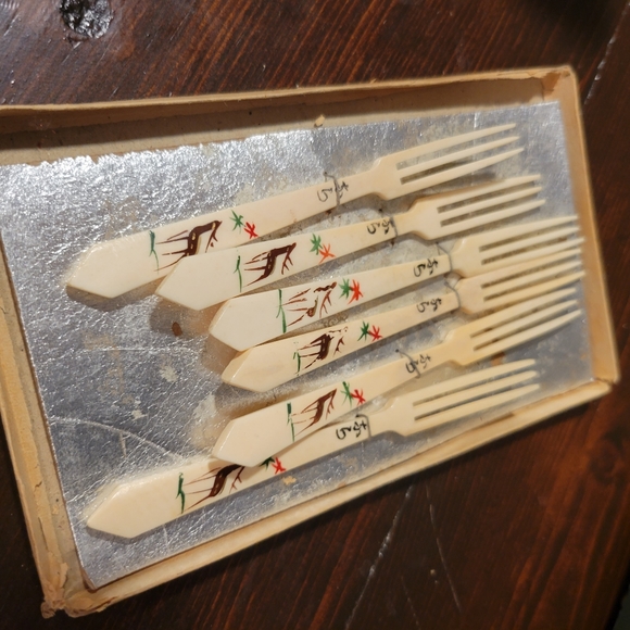 Vintage Carved Hand Painted Bone Appetizer Fork Set of 6 - Picture 1 of 6